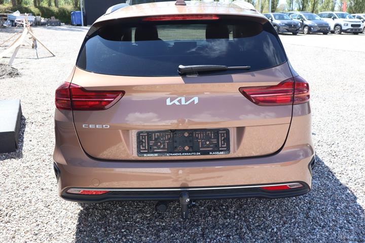 Brun Kia Ceed fra 2022