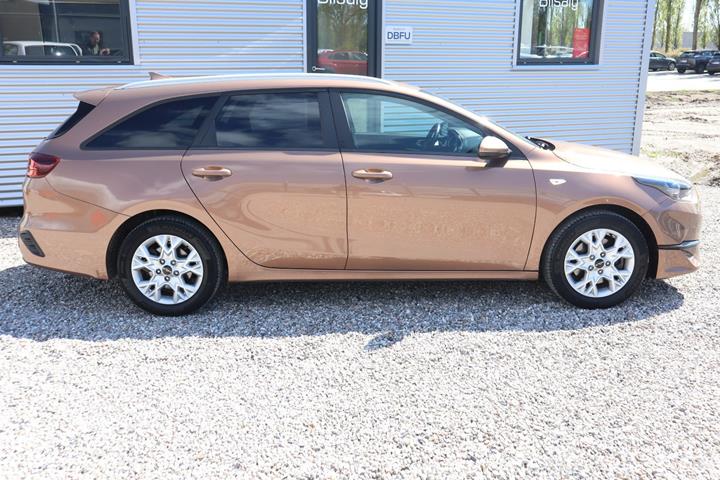 Brun Kia Ceed fra 2022