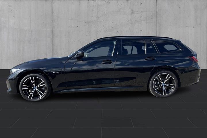 Sort BMW 320e fra 2023