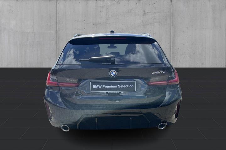Sort BMW 320e fra 2023