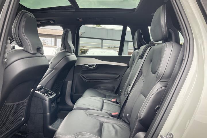 Hvid Volvo XC90 fra 2023