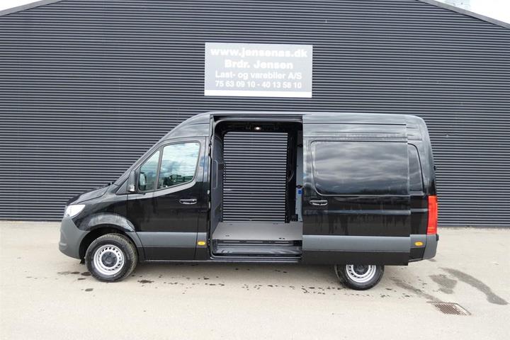 Sort Mercedes Sprinter 317 fra 2025