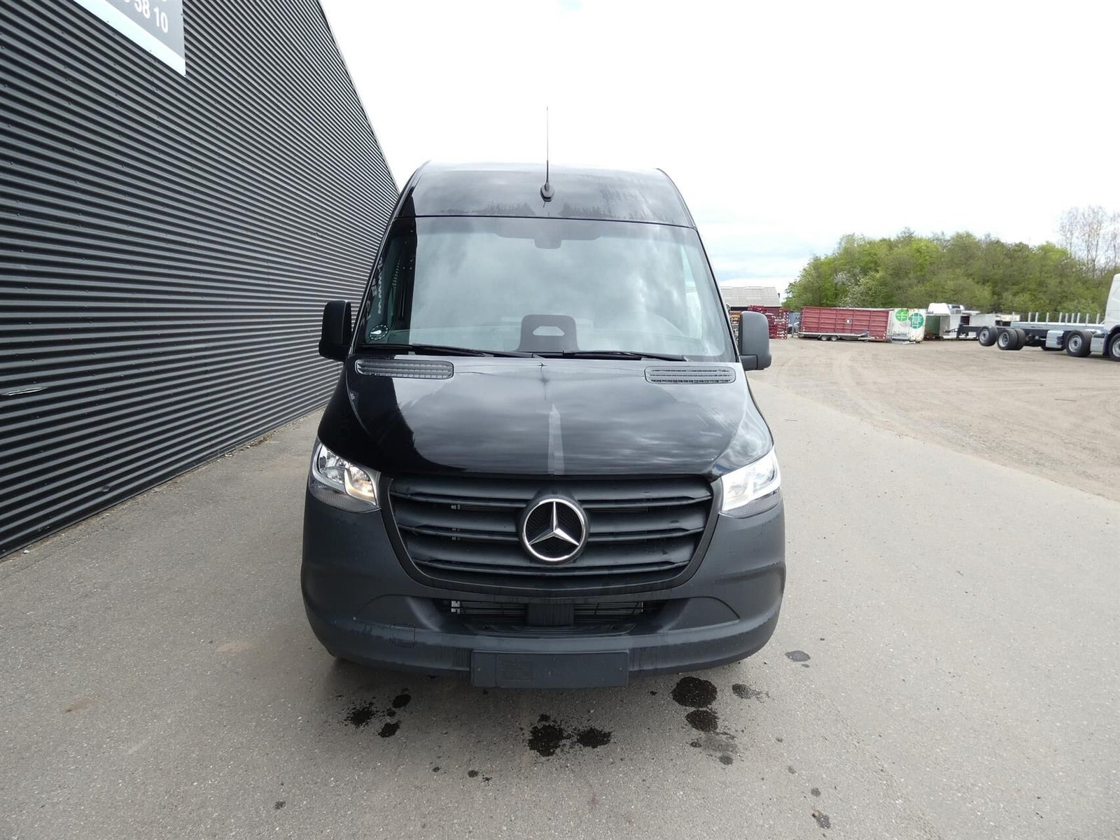Sort Mercedes Sprinter 317 fra 2025