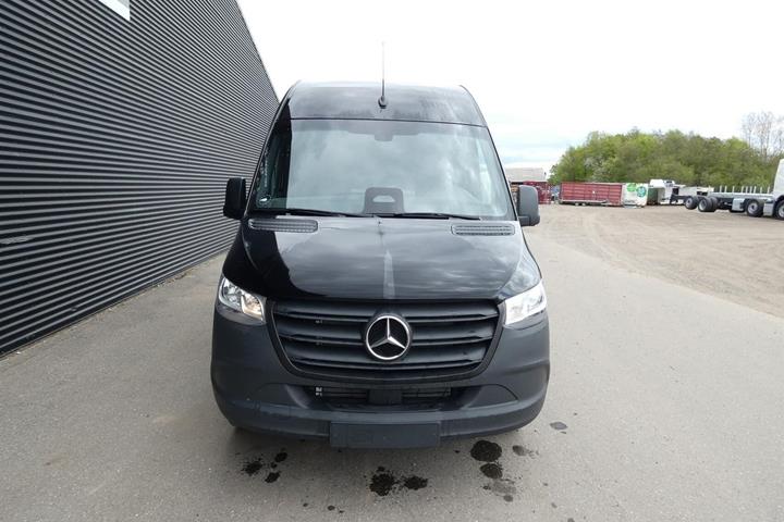 Sort Mercedes Sprinter 317 fra 2025