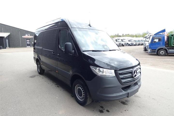 Sort Mercedes Sprinter 317 fra 2025