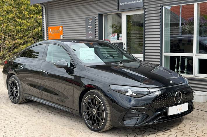 Sort Mercedes CLA250+ fra 2026 set udefra