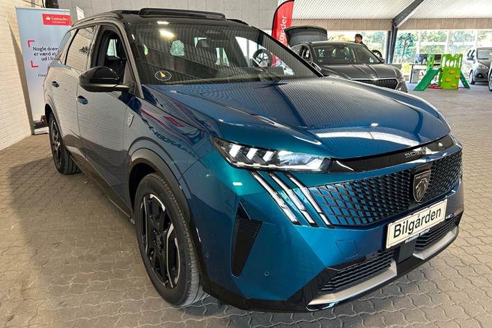 Blå Peugeot e-5008 fra 2025