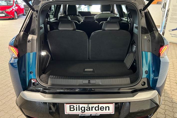 Blå Peugeot e-5008 fra 2025