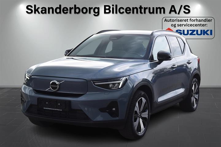 Grå Volvo XC40 fra 2023 set udefra