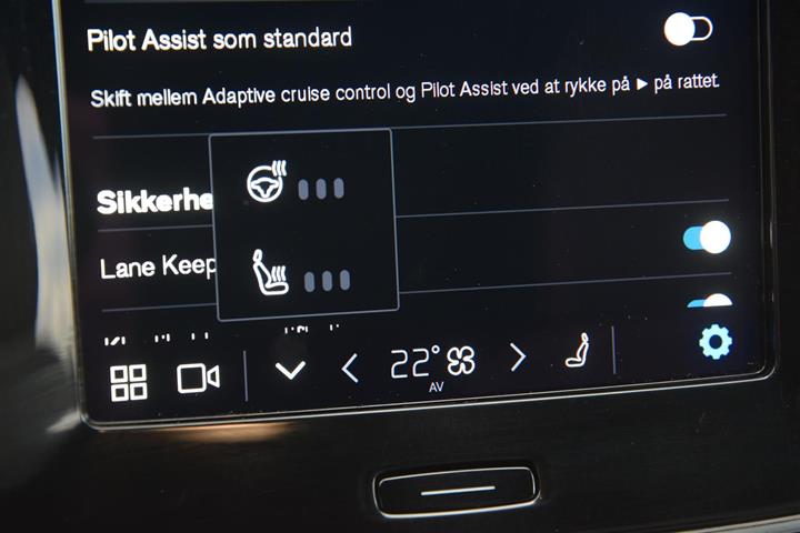 Grå Volvo XC40 fra 2023