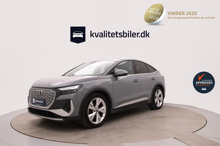 Blå Audi Q4 fra 2023 set udefra