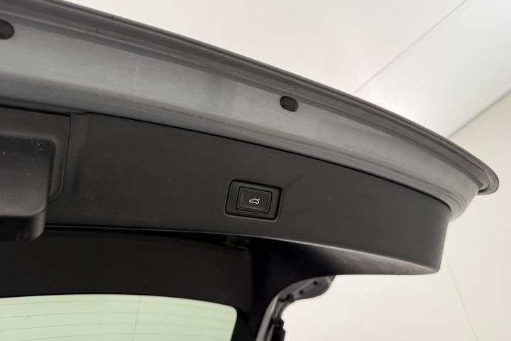 Blå Audi Q4 fra 2023