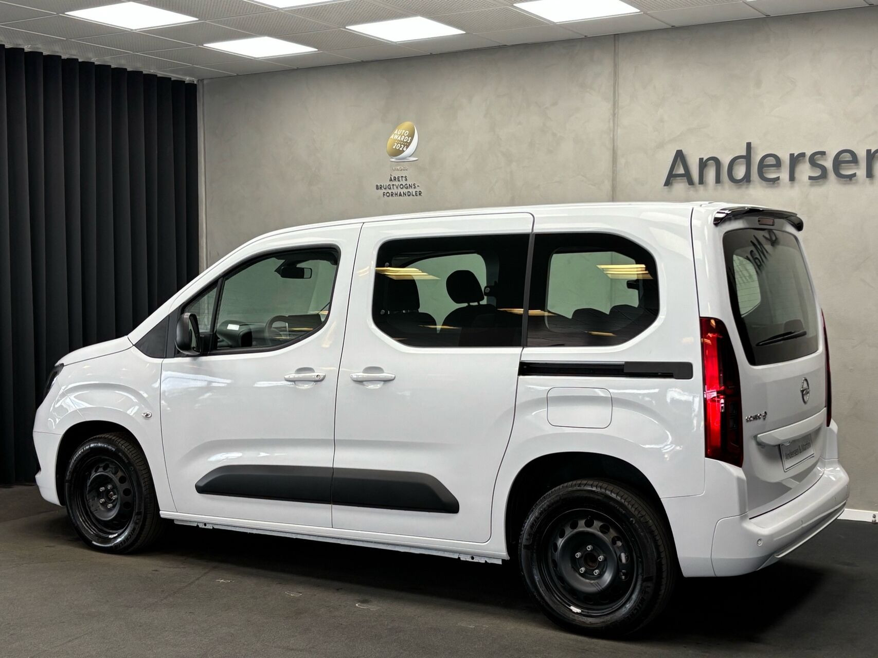Hvid Opel Combo-e Life fra 2025