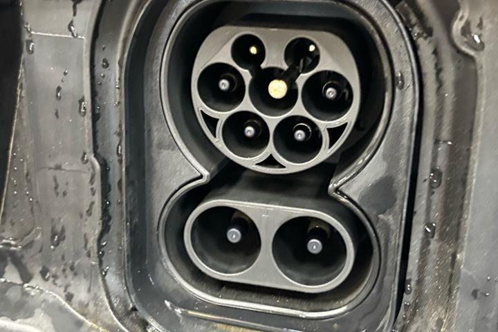 Hvid Opel Combo-e Life fra 2025