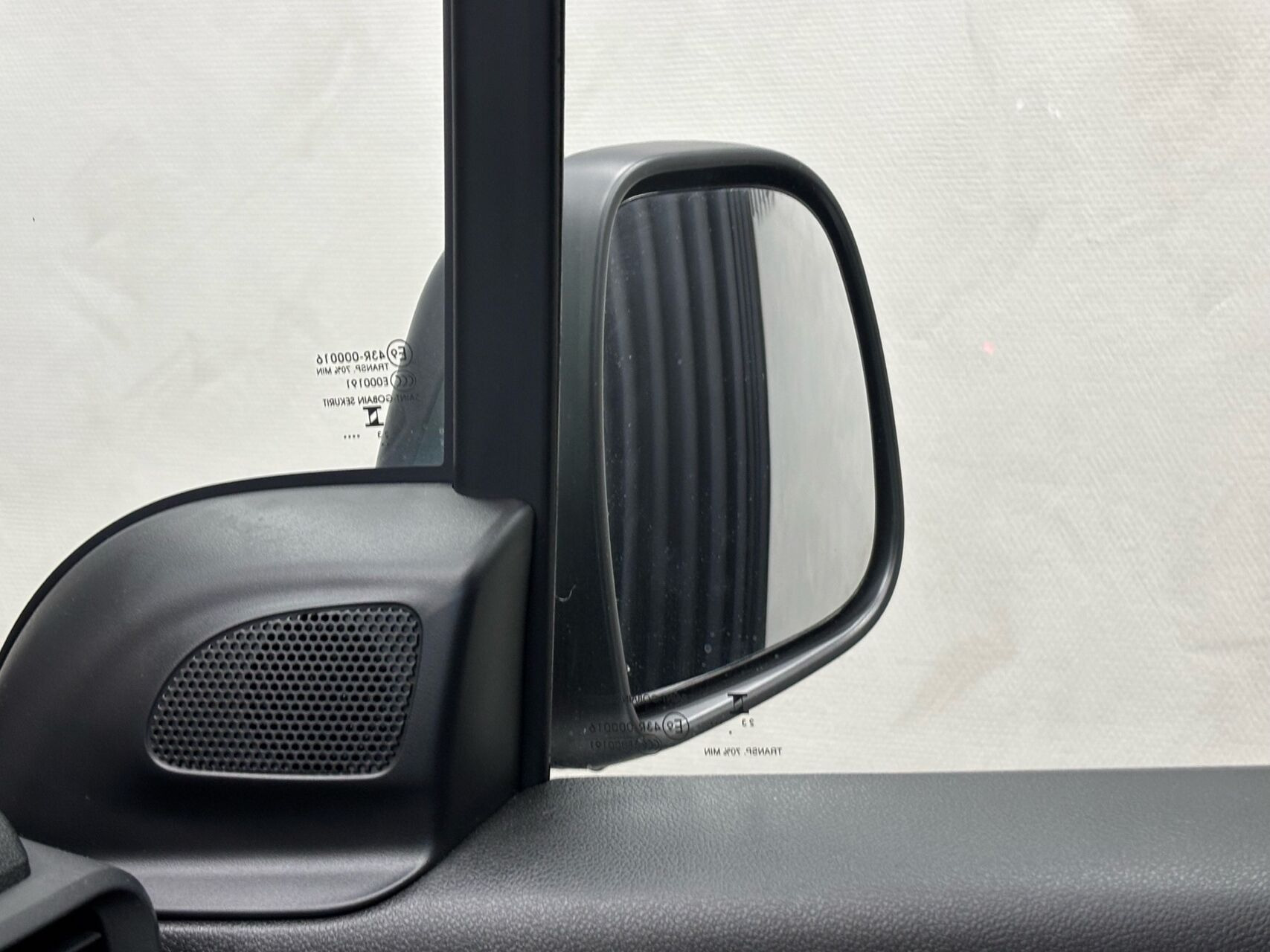 Hvid Opel Combo-e Life fra 2025