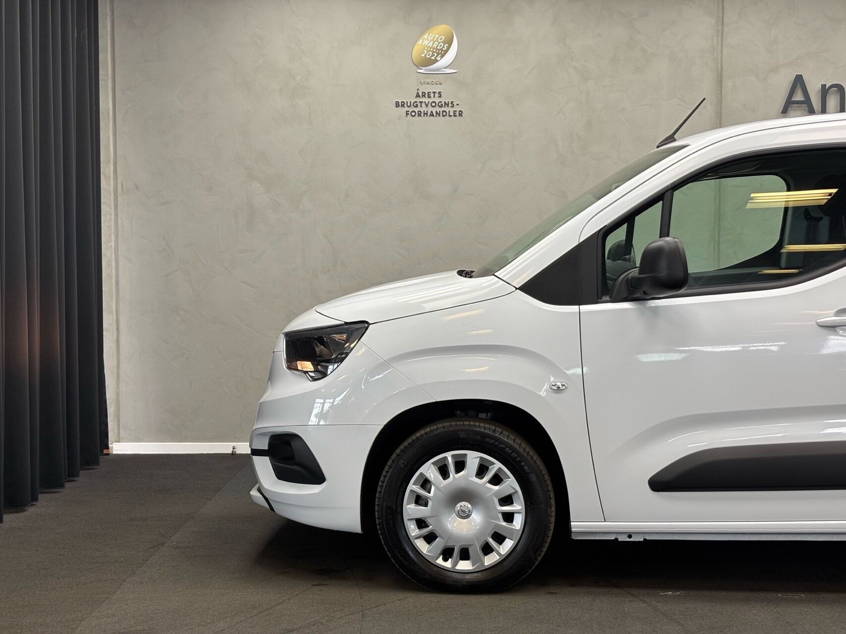Hvid Opel Combo-e Life fra 2025