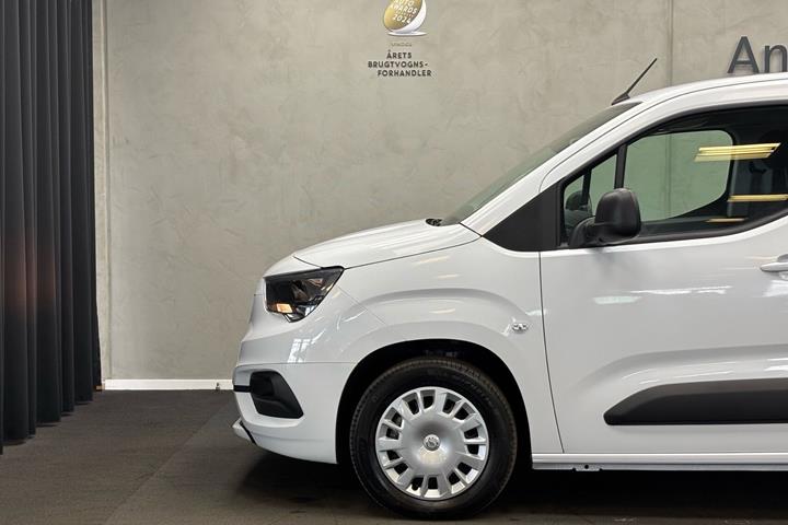 Hvid Opel Combo-e Life fra 2025