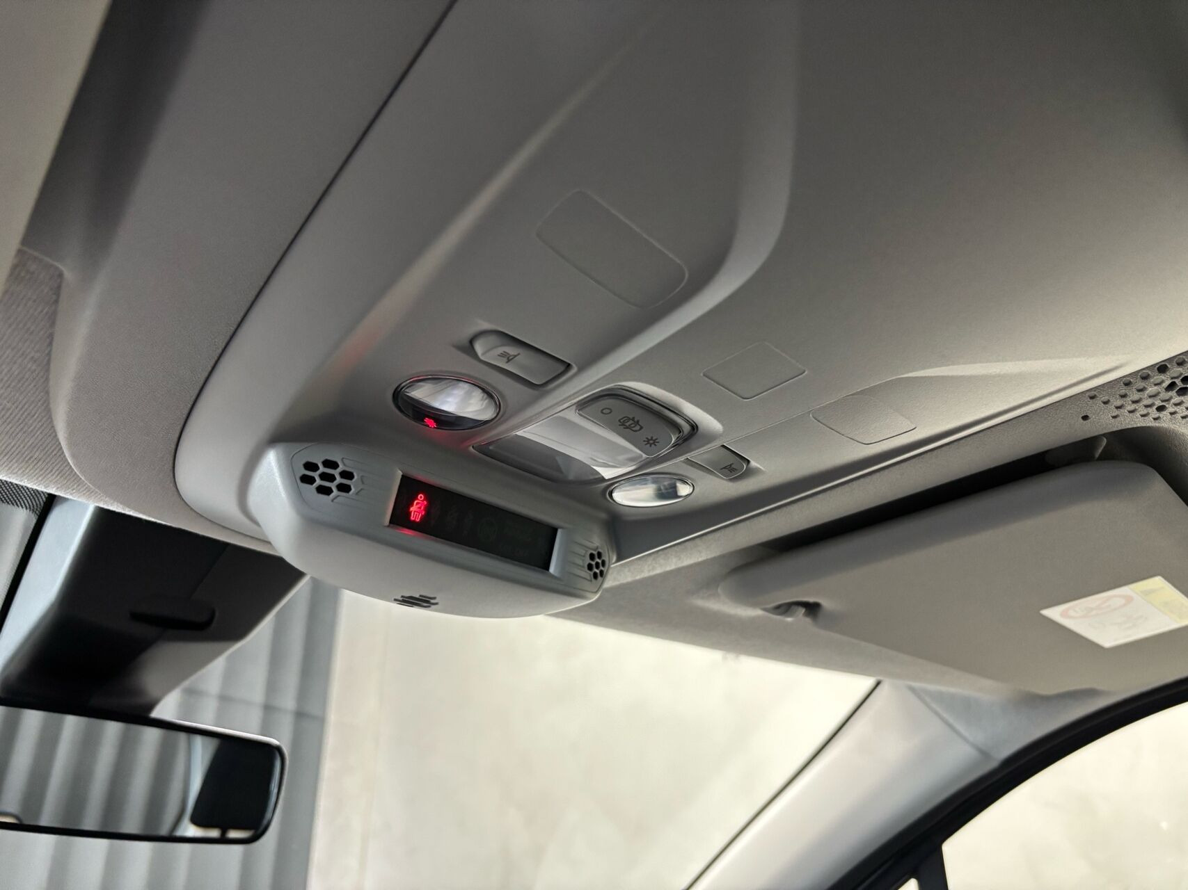 Hvid Opel Combo-e Life fra 2025
