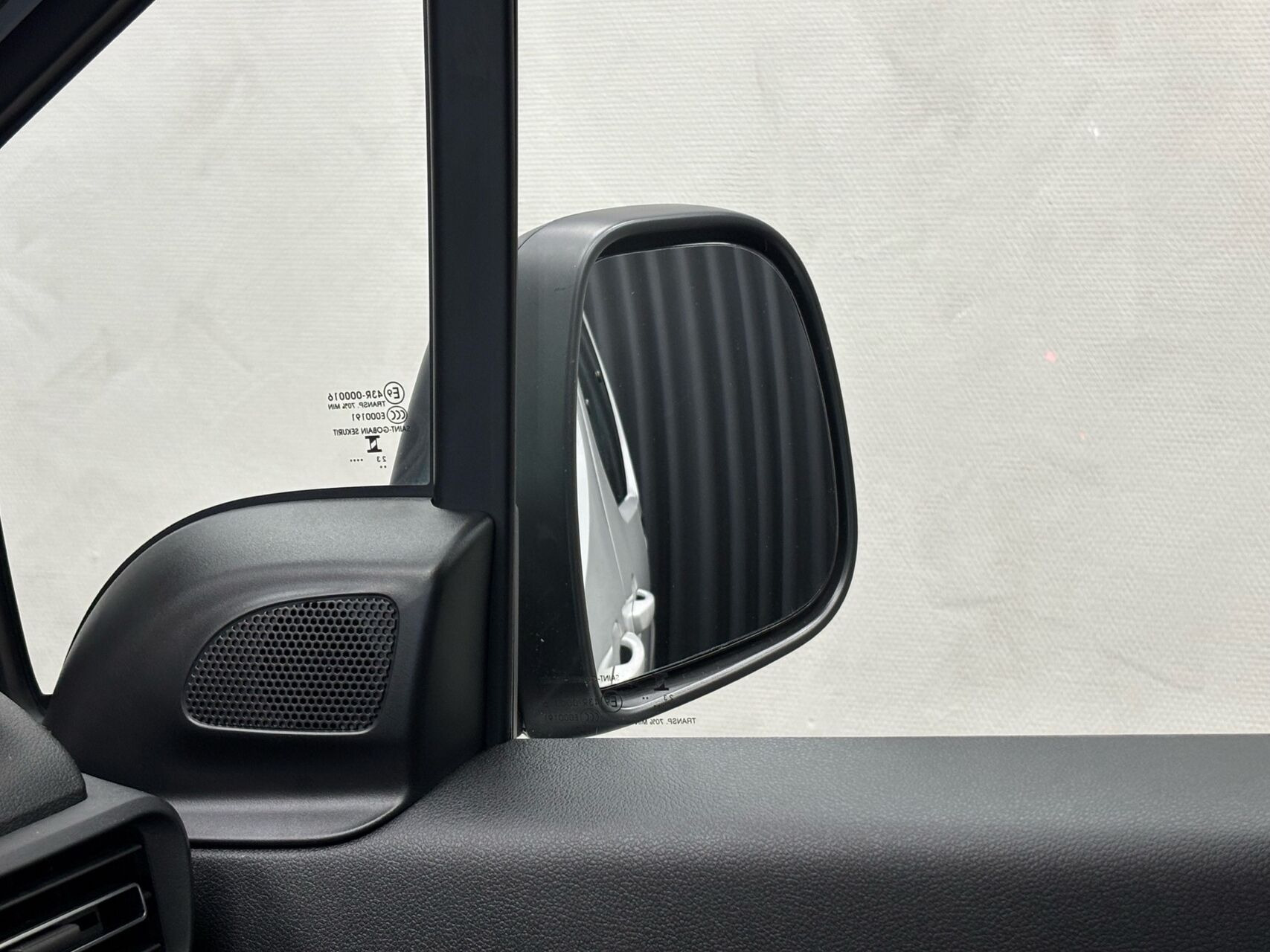 Hvid Opel Combo-e Life fra 2025