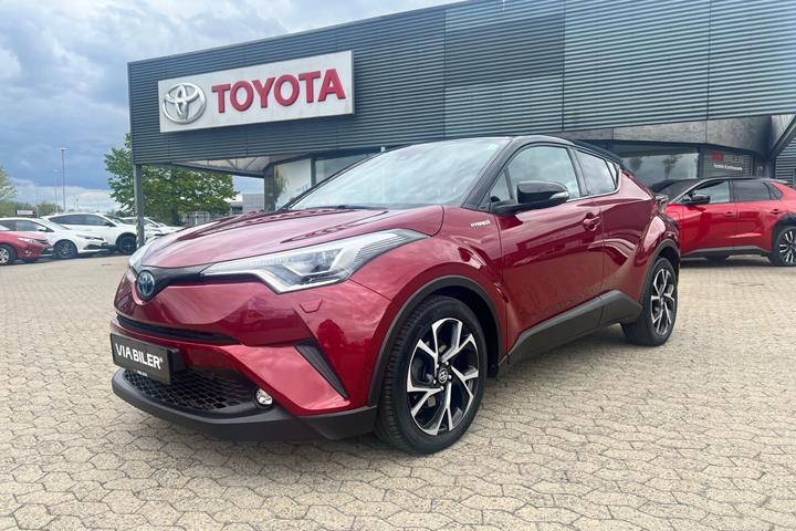 Rød Toyota C-HR fra 2018 set udefra