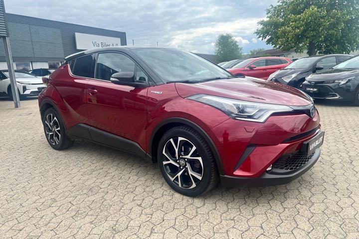 Rød Toyota C-HR fra 2018
