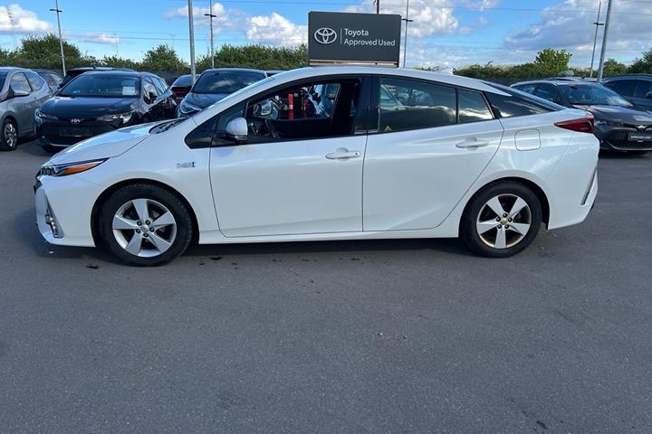 Hvid Toyota Prius Plug-in fra 2018