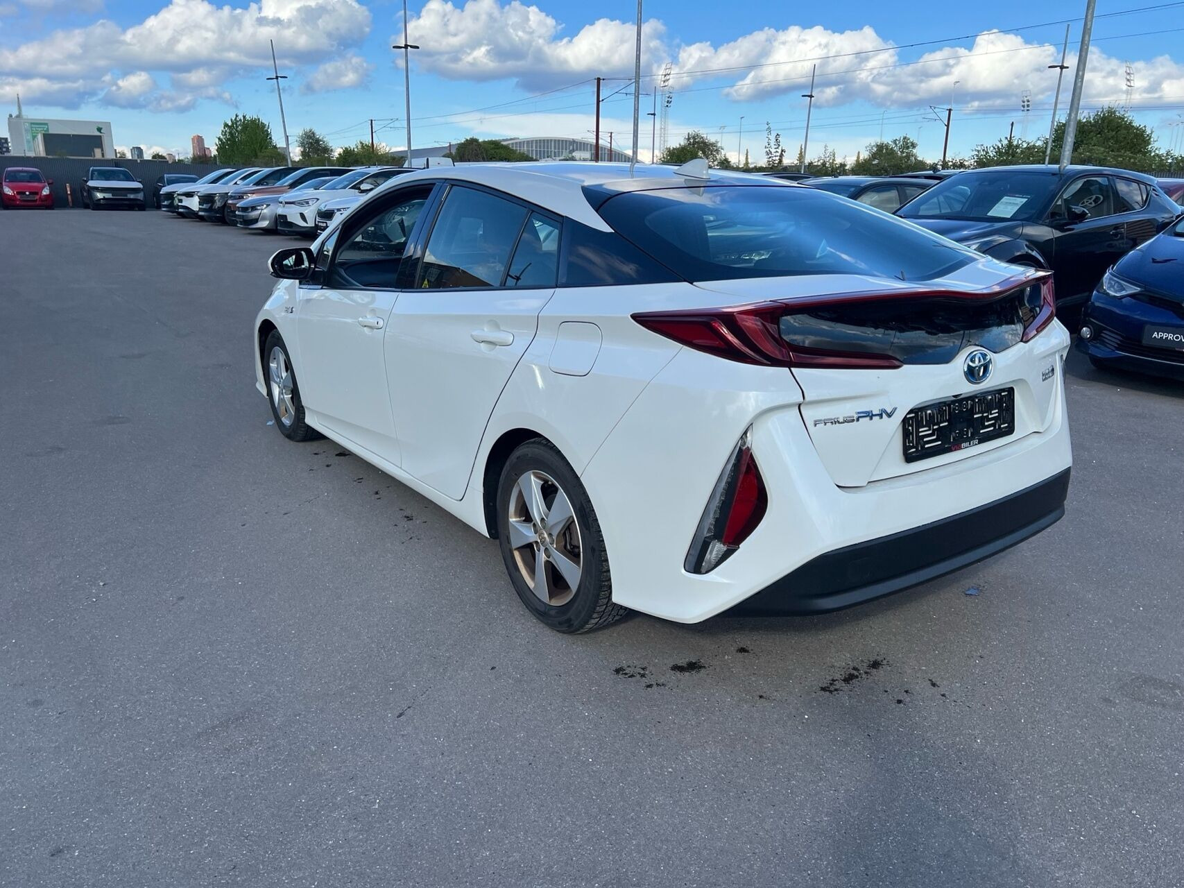 Hvid Toyota Prius Plug-in fra 2018