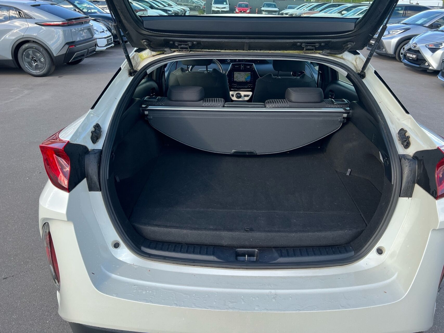 Hvid Toyota Prius Plug-in fra 2018