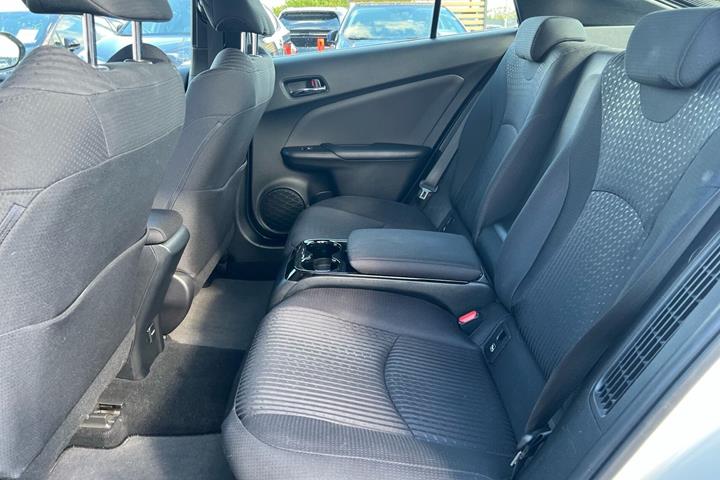 Hvid Toyota Prius Plug-in fra 2018