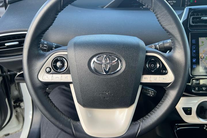 Hvid Toyota Prius Plug-in fra 2018