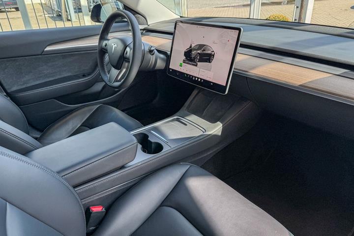 Sort Tesla Model 3 fra 2023