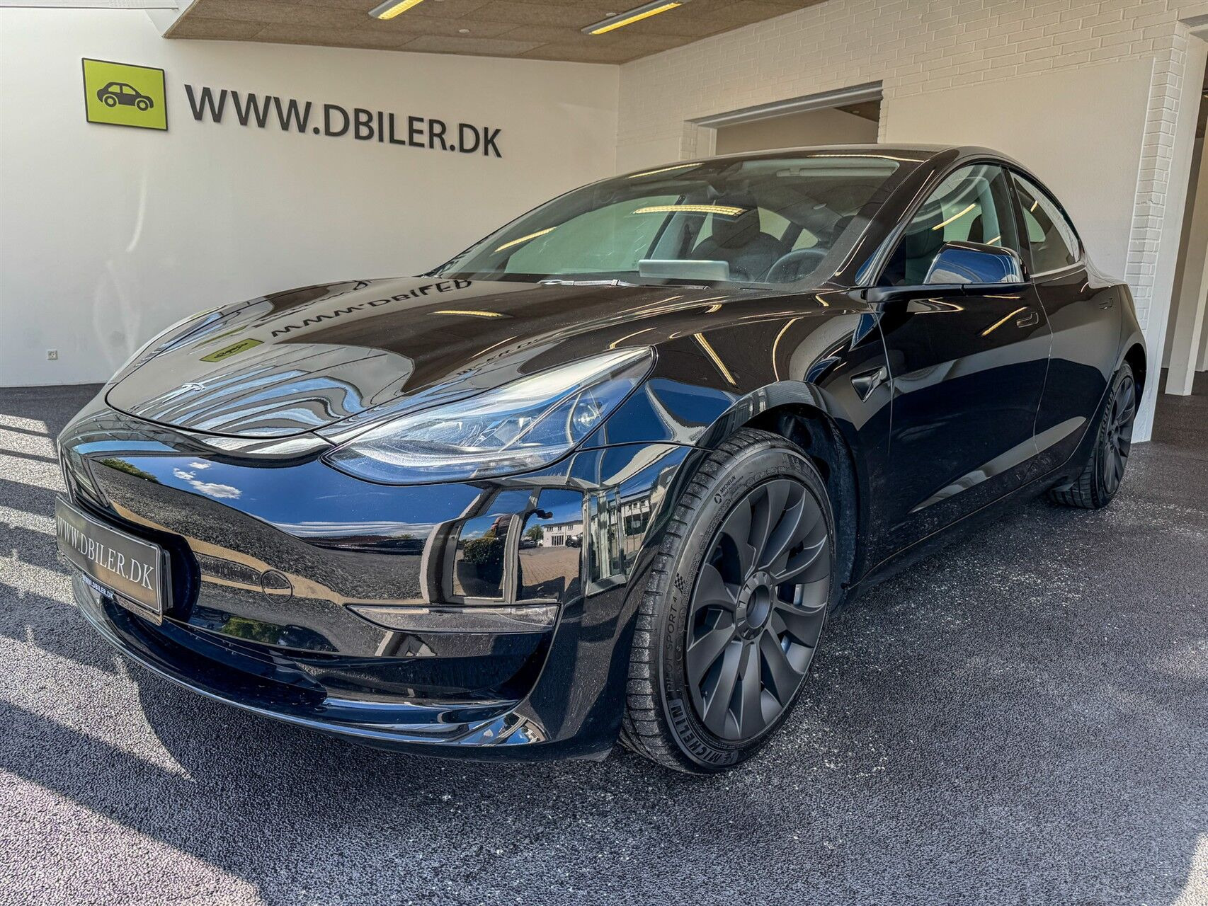 Sort Tesla Model 3 fra 2023