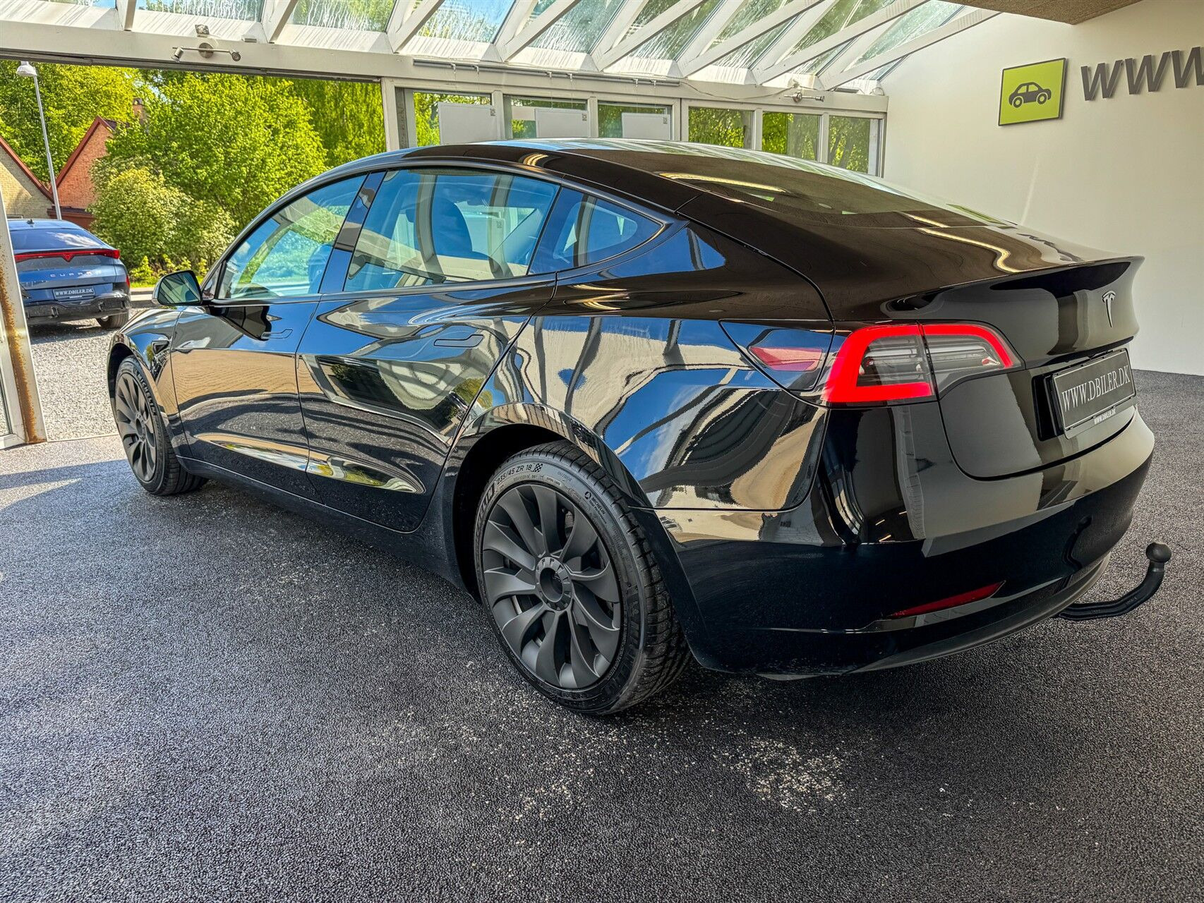 Sort Tesla Model 3 fra 2023
