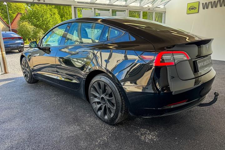 Sort Tesla Model 3 fra 2023