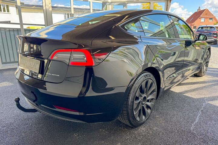 Sort Tesla Model 3 fra 2023