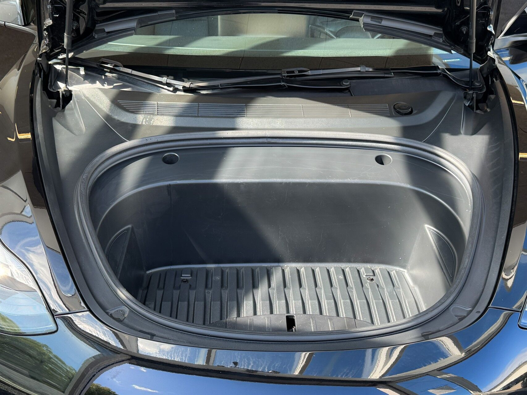 Sort Tesla Model 3 fra 2023