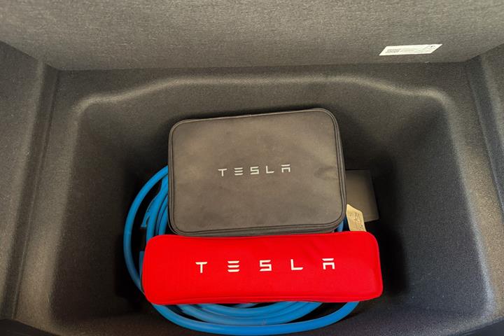 Sort Tesla Model 3 fra 2023