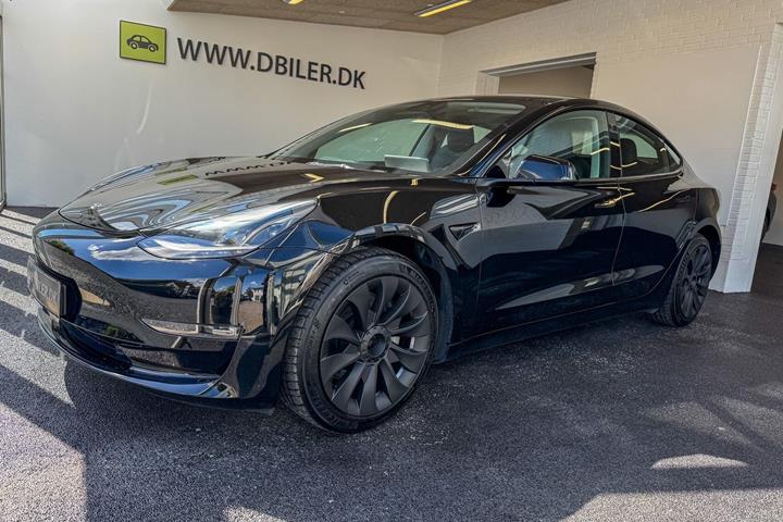 Sort Tesla Model 3 fra 2023