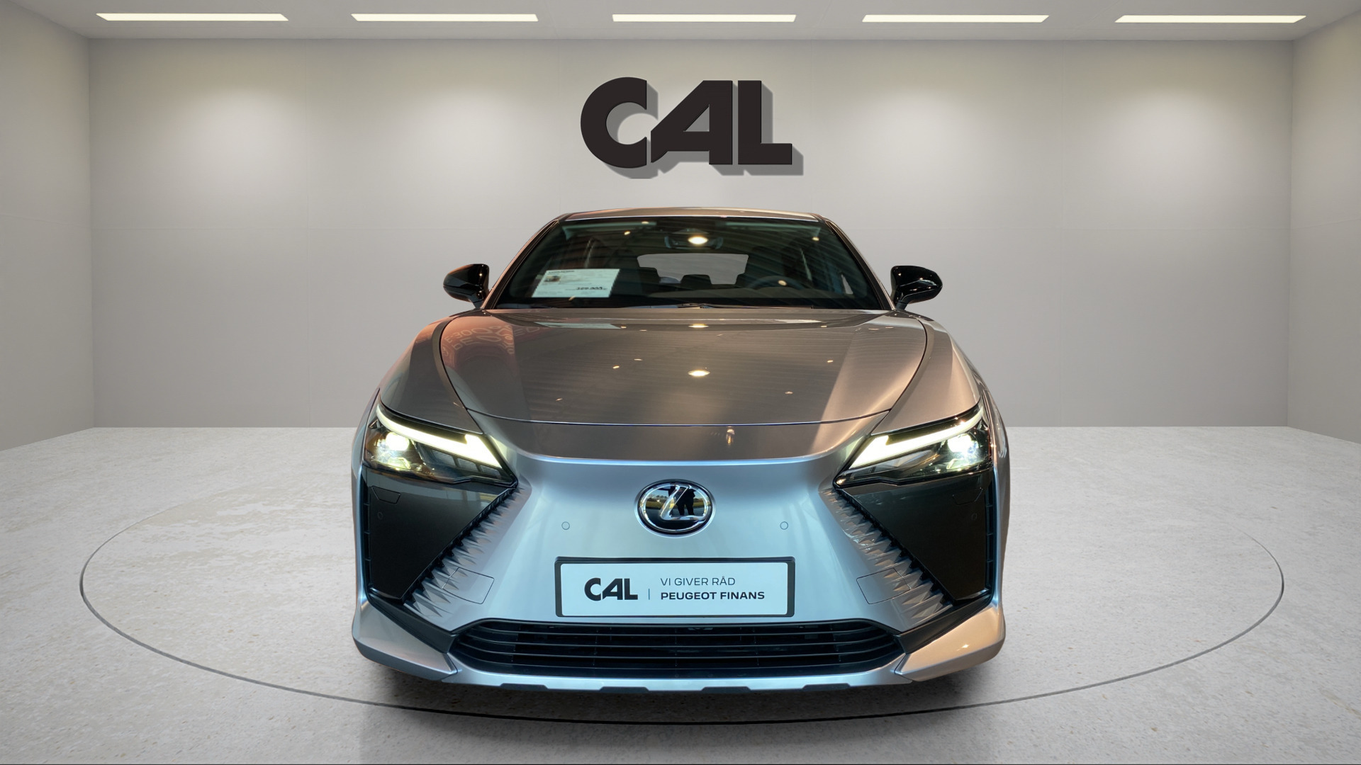 Sølv Lexus RZ fra 2025