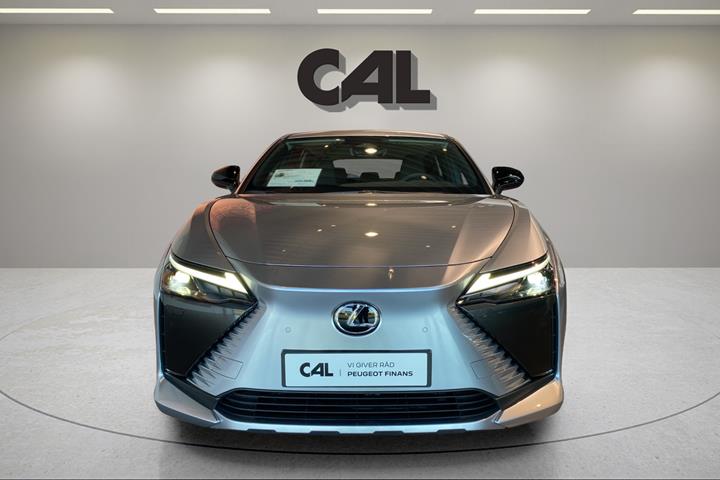 Sølv Lexus RZ fra 2025