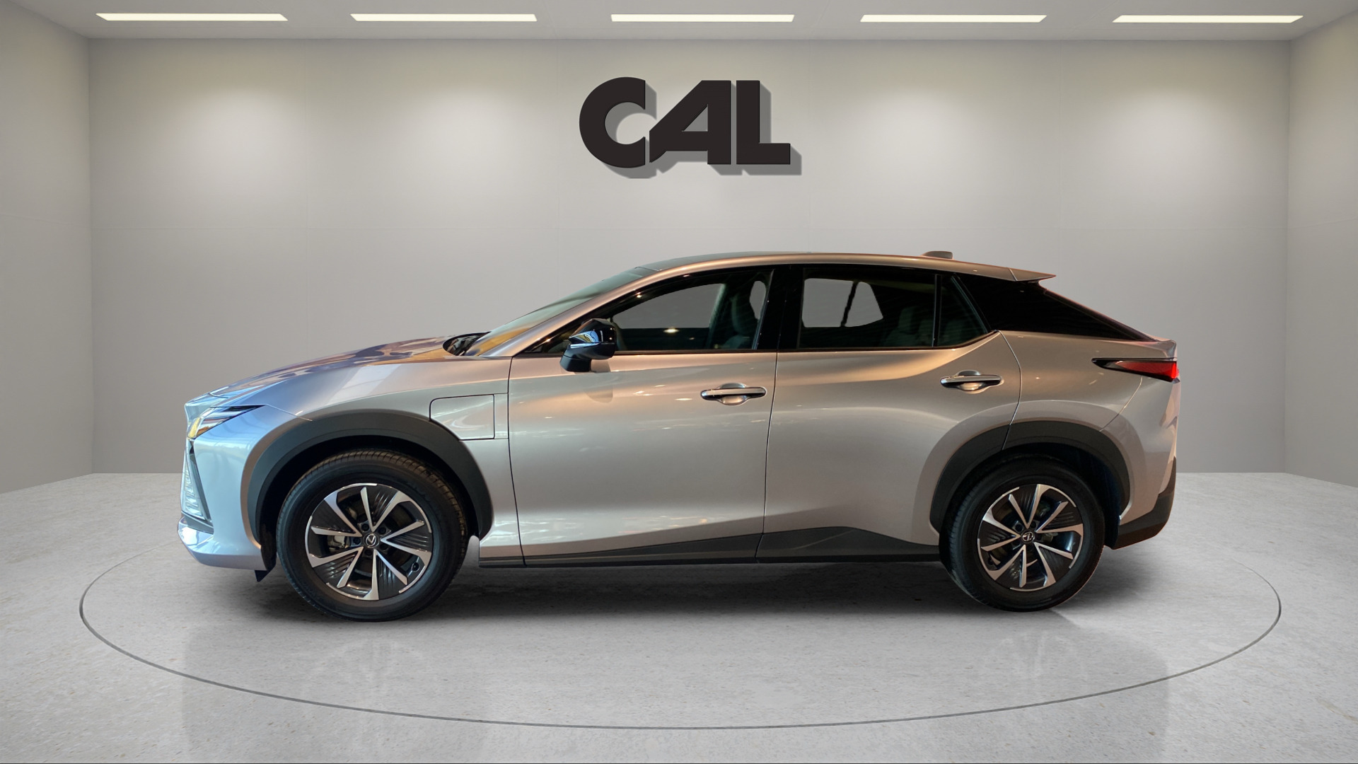 Sølv Lexus RZ fra 2025