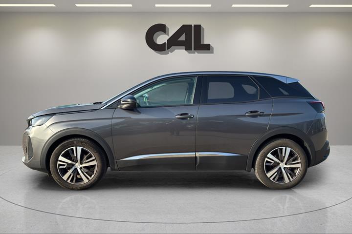 Grå Peugeot 3008 fra 2023