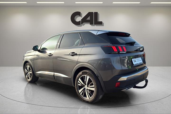 Grå Peugeot 3008 fra 2023