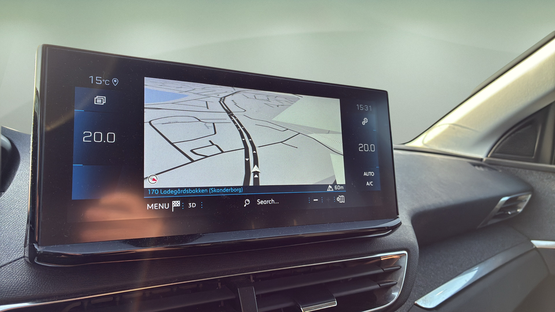 Grå Peugeot 3008 fra 2023