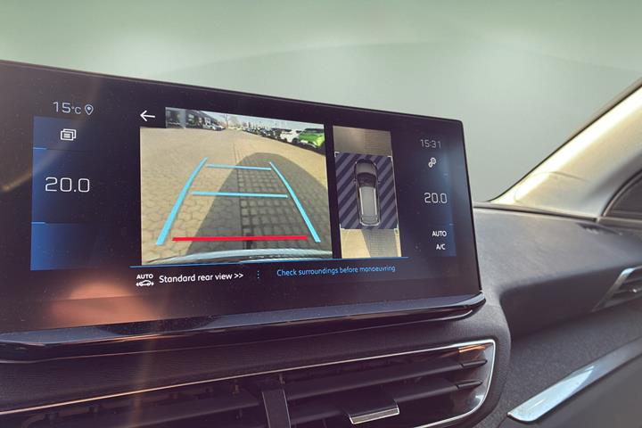 Grå Peugeot 3008 fra 2023
