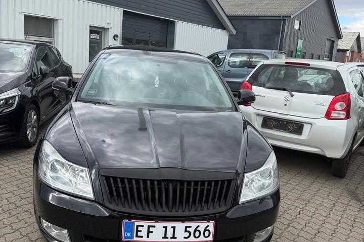 Sort Skoda Octavia fra 2012