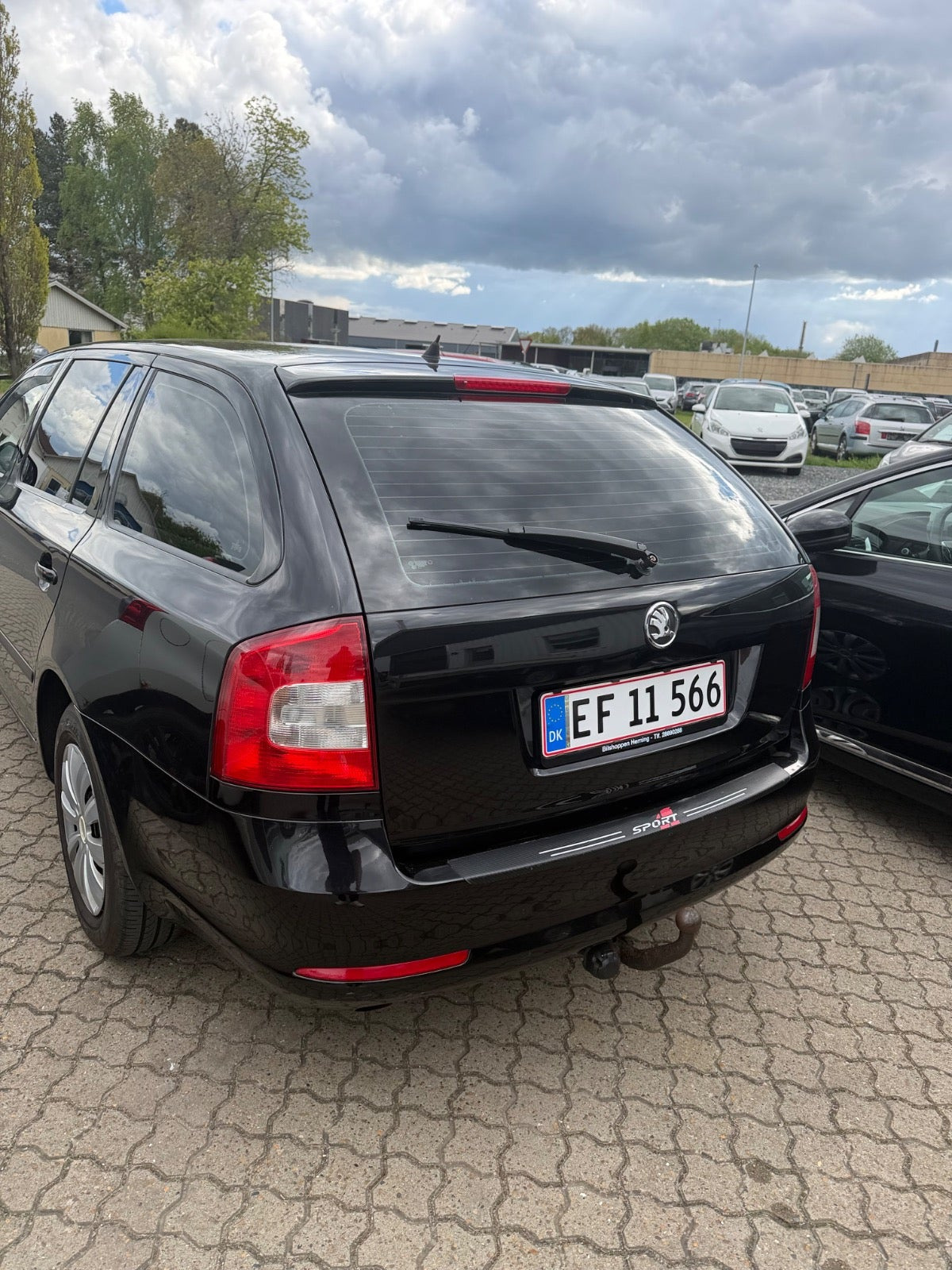 Sort Skoda Octavia fra 2012