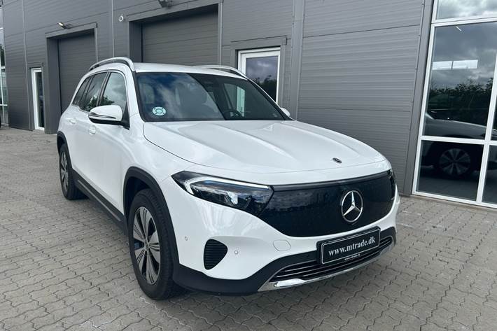 Hvid Mercedes EQB250+ fra 2024 set udefra