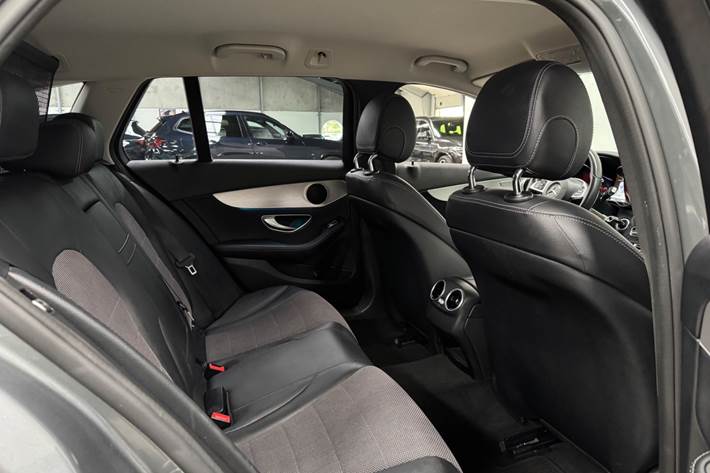 Grå Mercedes C200 fra 2018