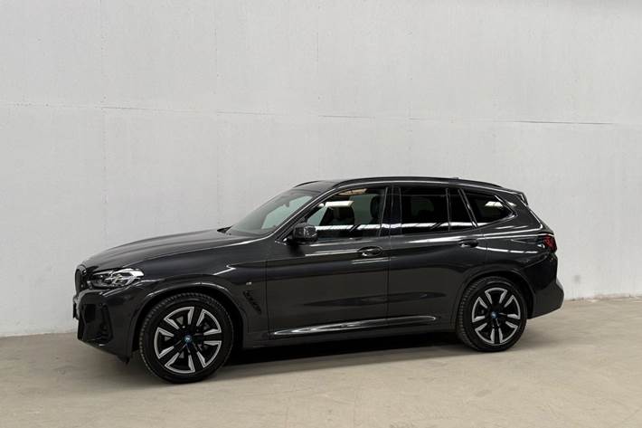 Grå BMW iX3 fra 2022